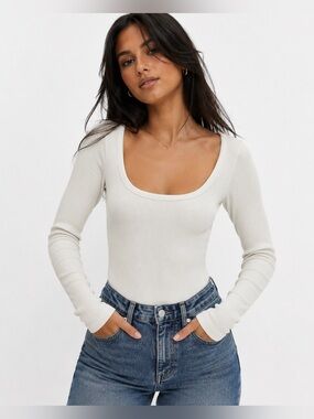 Aritzia Sunday Best Ribbed Seamless Scoop Long sleeve Bodysuit - Size Small